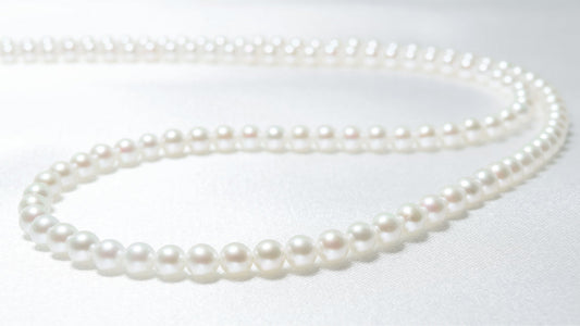 照りが美しい3-3.5mmの有核淡水真珠を使用